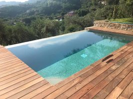 Realizzazione piscina a sfioro a Lerici