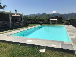 Piscina interrata in Lunigiana