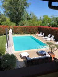 Giardino con piscina interrata